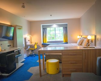 Microtel Inn & Suites by Wyndham Daphne/Mobile - Дафні - Спальня