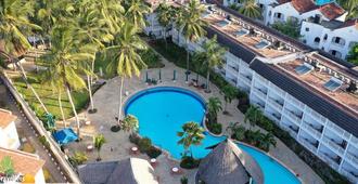 Travellers Beach Hotel - Mombasa - Svømmebasseng