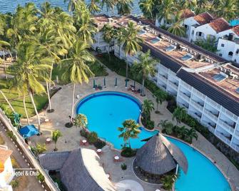 Travellers Beach Hotel - Mombasa - Pool