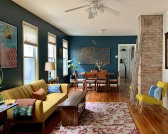 Sunny & spacious pied-á-terre by Union College & Proctors Theater! - Schenectady - Obývací pokoj