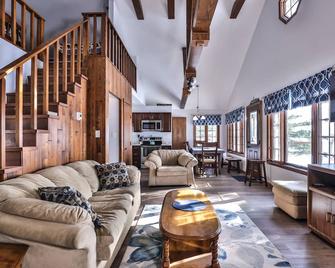 Adorable 2 bedroom Cabin on Butternut Lake - Three Lakes - Sala de estar