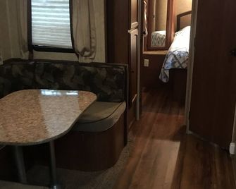 Trees Camper - Port Richey - Living room