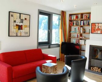 Modernes Luxusapartment am Hang, Wellnessbereich by Interhome - Schwendt - Living room