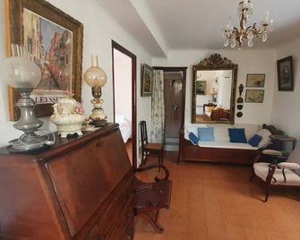 Charming Village House With 3 Rooms South Corsica Near Sea And Mountains - Olmeto - Salon