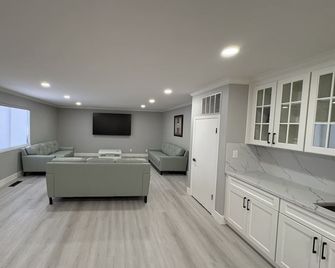 Vintage Vineyard Estate - Oakley
