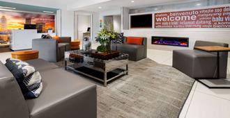 La Quinta Inn & Suites by Wyndham Atlanta Airport North - Atlanta - Lobby