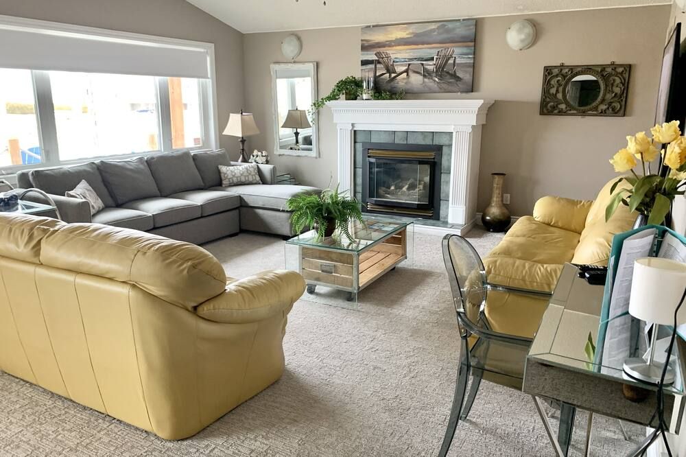 103 -Presidential Suite-Lake View 1 King+sofa - Port Elgin - Huiskamer