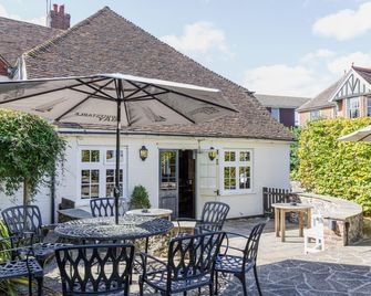 New Flying Horse Inn - Ashford - Patio
