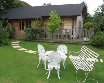 Hillside Self Catering - Salisbury - Patio