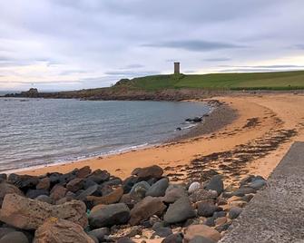 The Royal Hotel - Anstruther - Beach