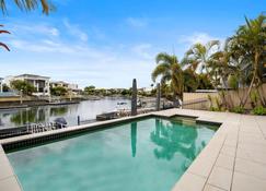 Gorgeous 5brm Waterfront home - Southport - Pool