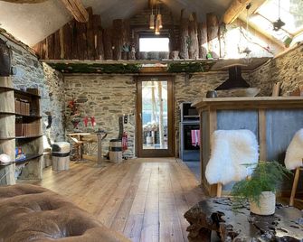 Romantic Getaway - Sauna and Jacuzzi - El Clandestino - Stoumont - Sala de estar