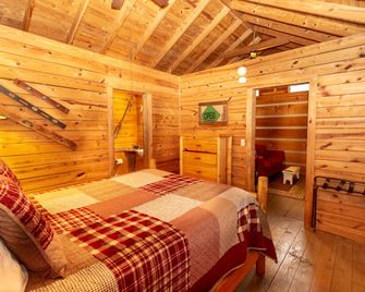 The Cabins At Copperhill - Cabin #3 - Copperhill - Bedroom