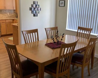 Beautiful Spacious Lakefront home - Lake Placid - Dining room