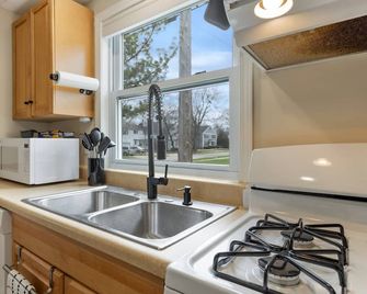 Perfect Location Walk to Msu Campus High - East Lansing - Kitchen