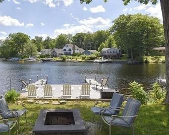Lakefront Bungalow - Otis - Patio