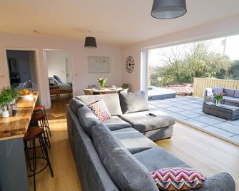 The Linhay, Family Friendly, Luxury Holiday Cottage In Tiverton - Tiverton - Living room