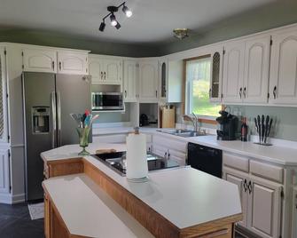 Spacious home in Hancock Twp. Includes indoor sauna! Pet-friendly. - Hancock