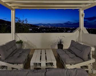 Acropole Sunrise - קאמארי - מרפסת