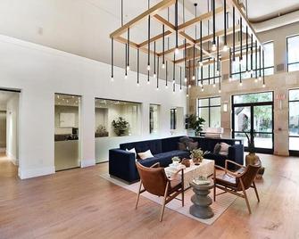 Luxury Top Floor Condo 5 min from Magic Mountain in a resort style gated complex - Santa Clarita - Lobby