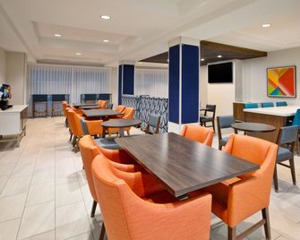 Holiday Inn Express & Suites Grand Rapids-North By IHG - Walker - Restaurant