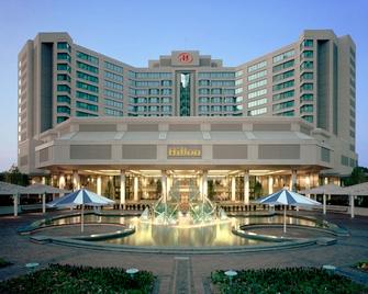Hilton East Brunswick Hotel & Executive Meeting Center - East Brunswick - Building