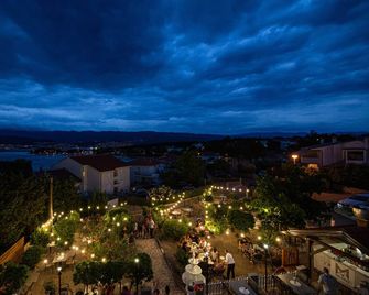 Meliores Rooms & Restaurant - Šilo