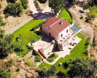 B&B Le Ginestre - Cefalù - Building