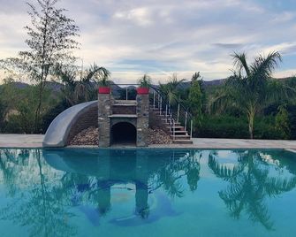 Green Valley Sariska - Tehla - Piscina