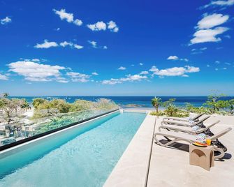 Iguana Surf Camp - Tamarindo - Pool