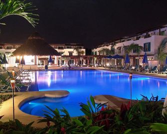 Exclusiva Villa En La Zona Hotelera De Ixtapazihuatanejo - Ixtapa - Pool