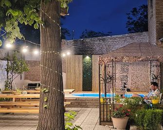 Mora Hostel - Mendoza - Patio