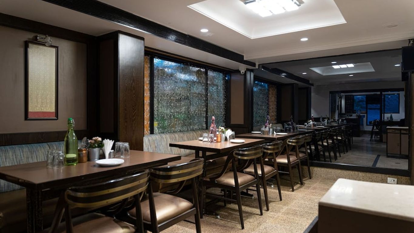 더 에메랄드 호텔 & 익스큐티브 아파트먼트