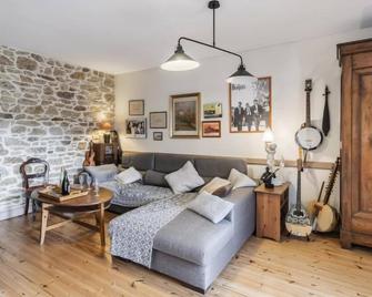 Holiday Home Les Roses by Interhome - Yffiniac - Salon