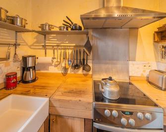 Holiday home in Tinlot near forest - Tinlot - Kitchen