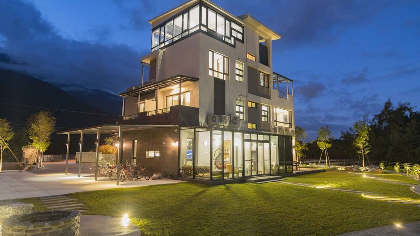 Follow the Cloud B&B