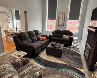 Stunning 2-Bedroom Loft with Modern Charm - Emmetsburg - Living room