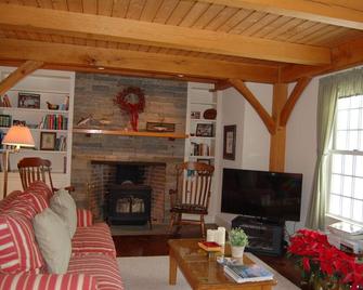 Charming country home & private retreat in the foothills of VT Green Mountains. - Weston - Sala de estar