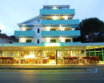 Hotel Oasi - Lignano Sabbiadoro - Κτίριο