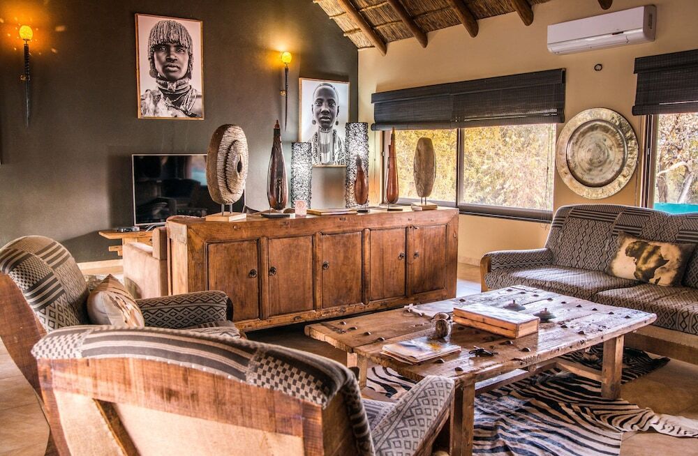 Thaba Khaya Lodge - Brits - Living room