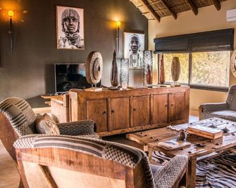 Thaba Khaya Lodge - Brits - Living room