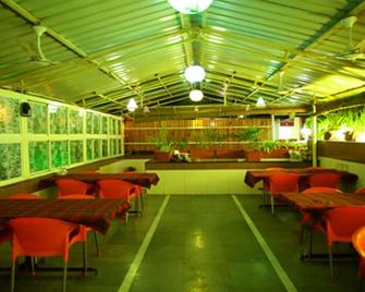 Dhanashree Hospitality - Bar,Restaurant & Lodging - Pandharpur - Restaurante