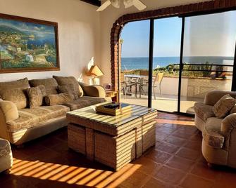 Panoramic Ocean View & Steps To Private Surf Beach. Las Gaviotas 4 Br 3 Ba House - Rosarito - Living room