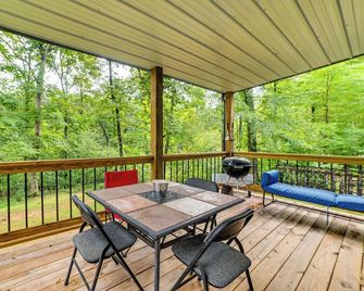 Pet-Friendly Murray Vacation Rental w/ Grill! - Murray - Balcón