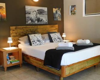 Open plan Studio, Fenced Yard for Dog, Gas BBQ, Firepit for marshmallow nights! - Nambour - Bedroom