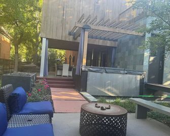 3-Bedroom, Outdoor Japanese Soaking Tub, Fire-Pit, originally built in 1890! - Denver - Patio