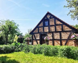 Spreewälder Schwalbenhof - Ferienhaus 'Schwalbennest' - Golssen - Edificio