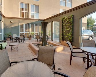 Fairfield Inn & Suites by Marriott San Francisco Airport/Millbrae - Millbrae - Patio