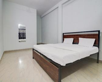 OYO Hotel Royal Inn - Chandrapur - Bedroom