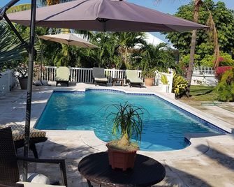 Beautiful 4bd Rm Home Near Saunders Beach Book Now!! Enj A Rnd Of Golf - Nasáu - Piscina